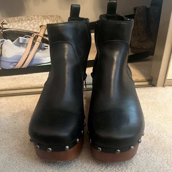 Time and Tru Shoes - Clog